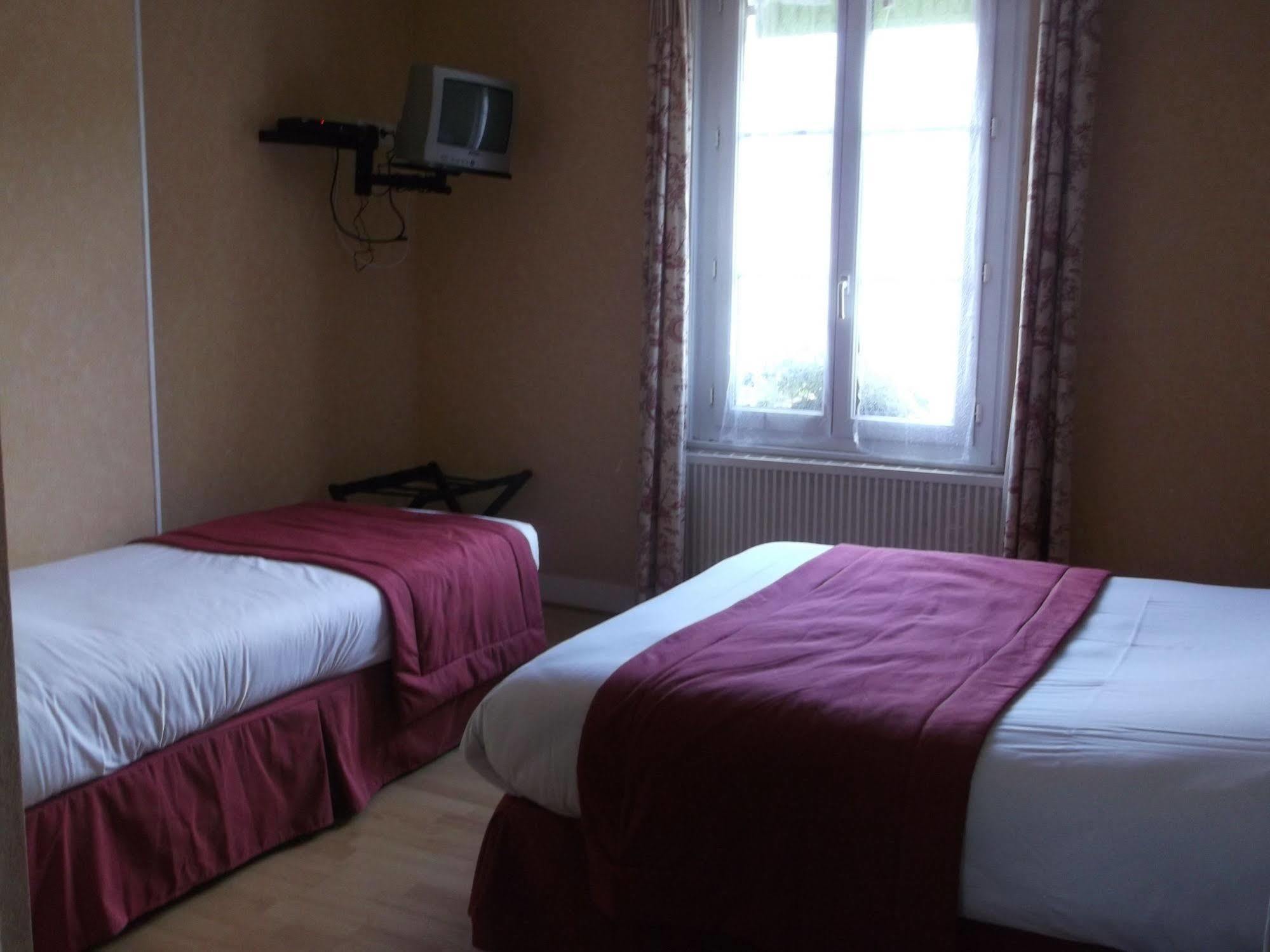 Logis Hotel Restaurant Auberge Saint Martin Surville  Esterno foto