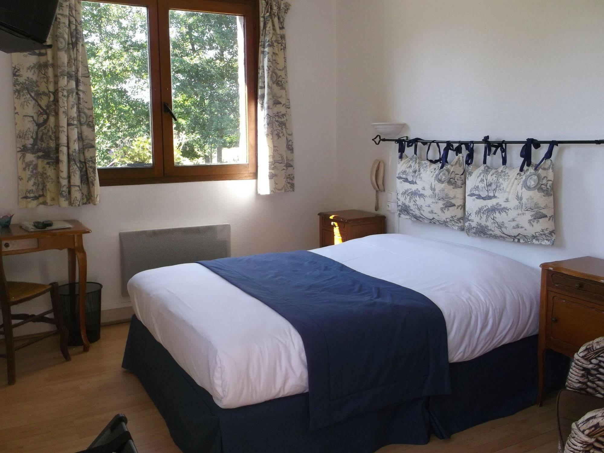 Logis Hotel Restaurant Auberge Saint Martin Surville  Esterno foto